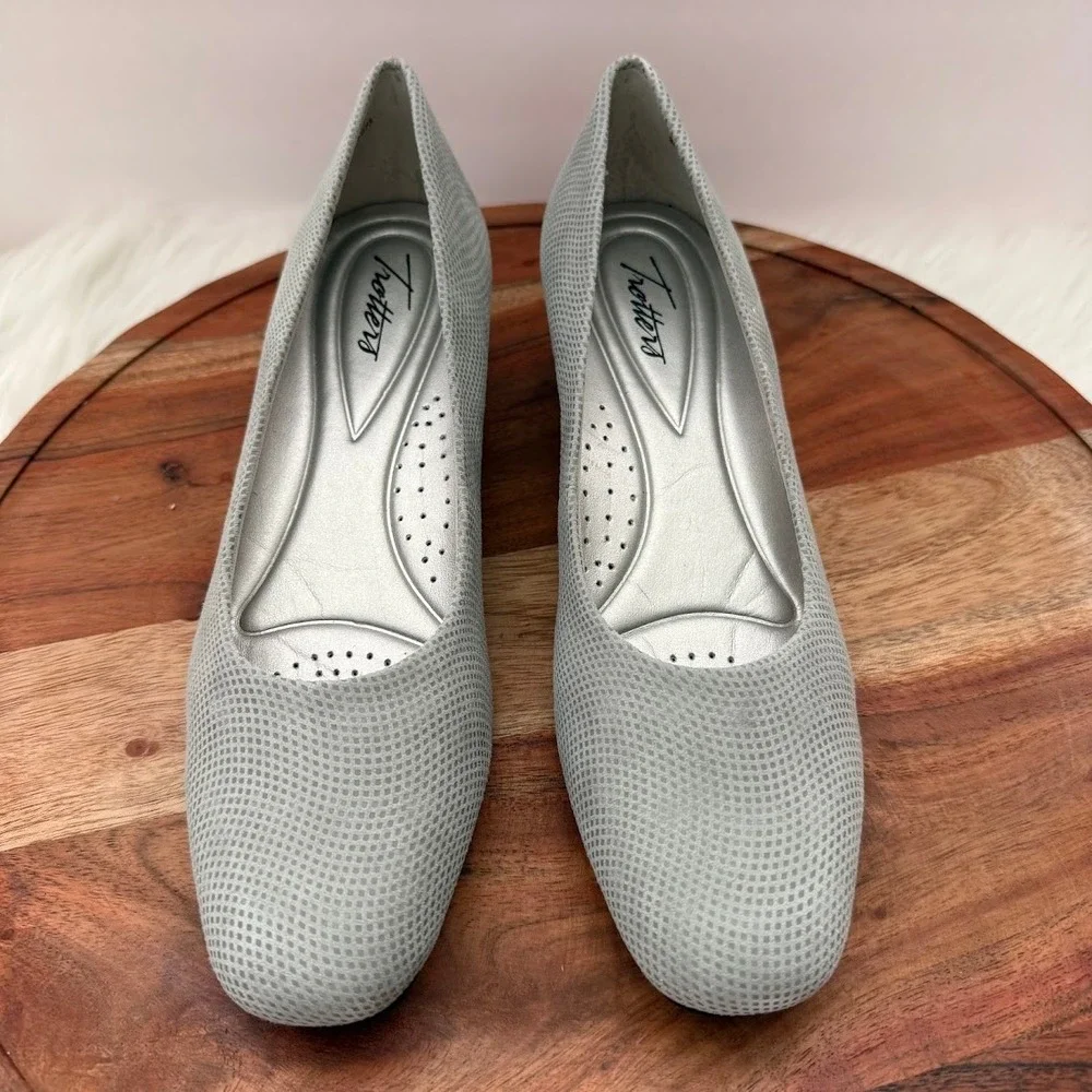 Trotters Lauren Light‎ Grey 3D Textured Leather Wedge Pumps Mens 9N T1110-073